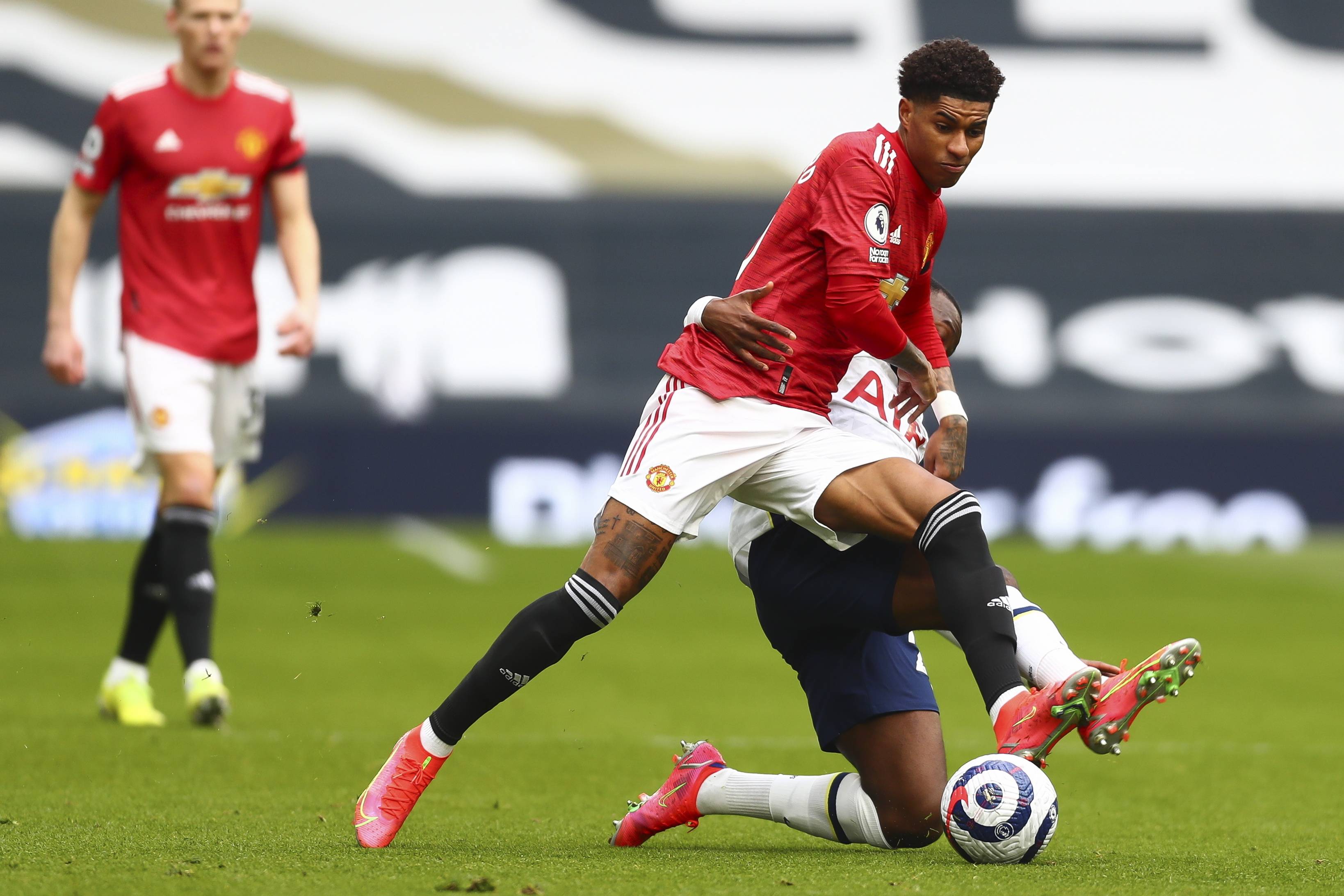 在足球界引 在足球界引