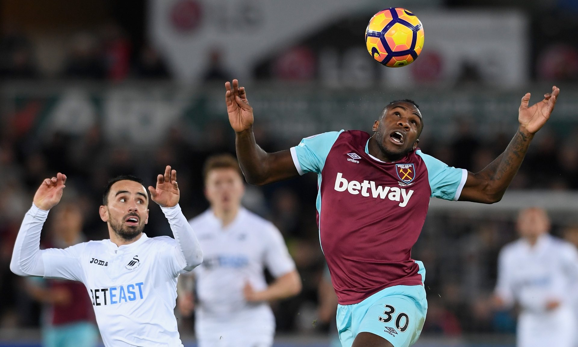 是足球场上 是足球场上